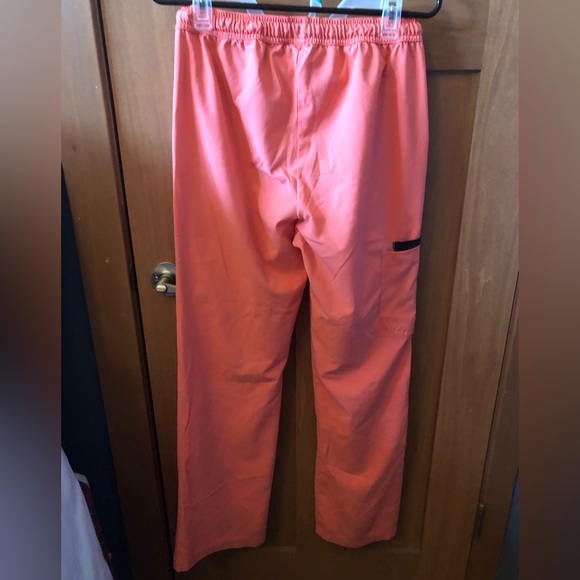 Women’s S&M scrub lot - Picture 8 of 11